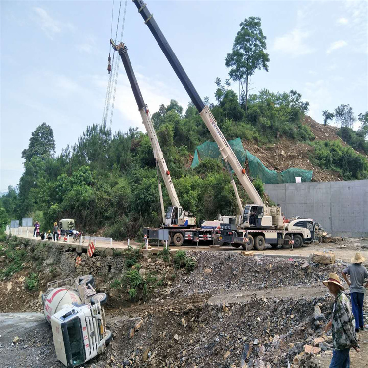 新蔡汽车掉沟里叫吊车救援要多少钱