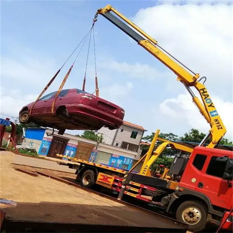 新蔡吊车吊汽车的正确方法